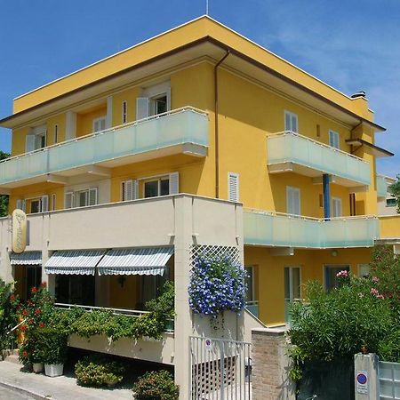Hotel Vienna Senigallia Buitenkant foto