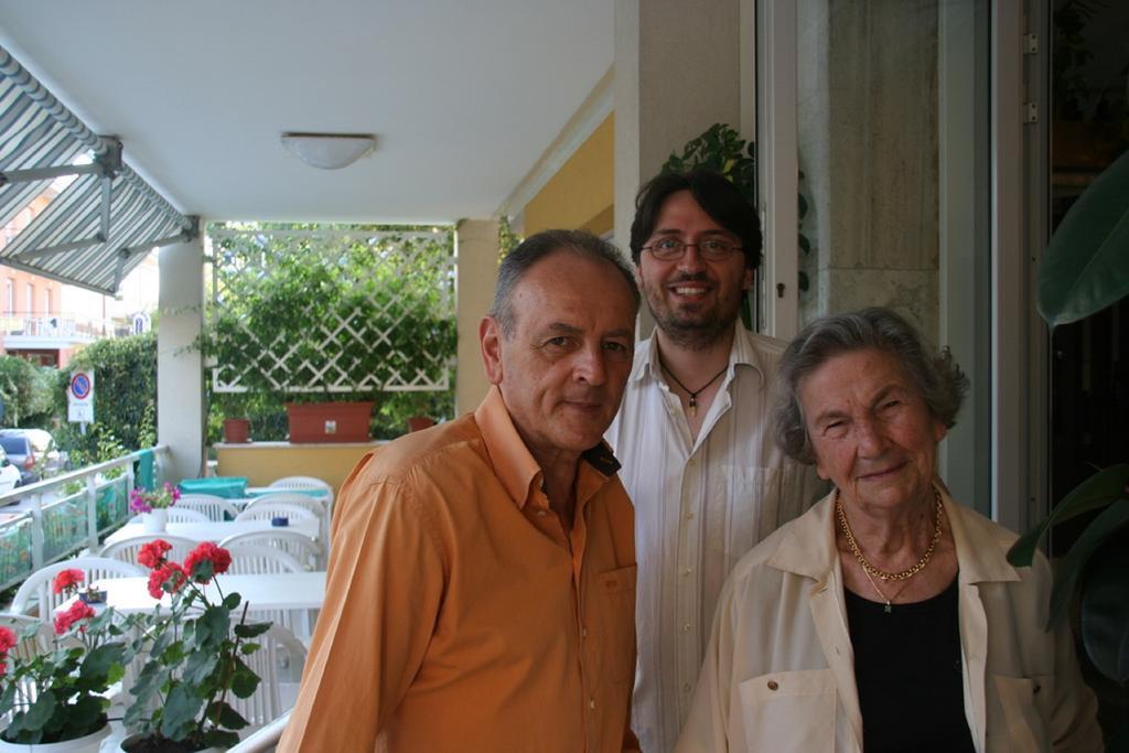 Hotel Vienna Senigallia Buitenkant foto