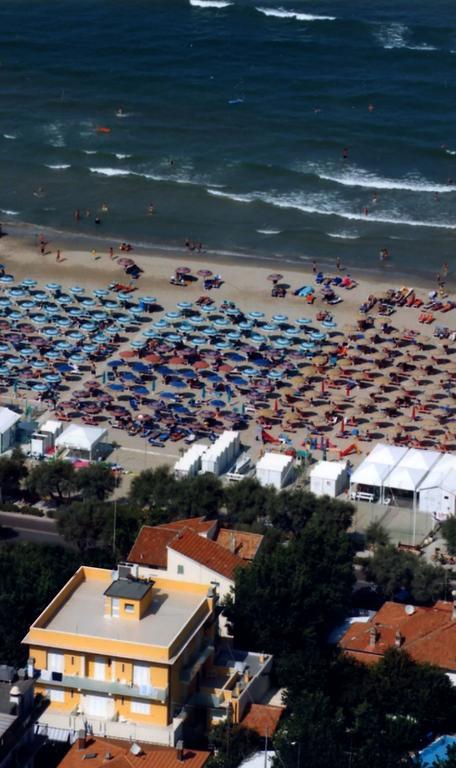 Hotel Vienna Senigallia Buitenkant foto
