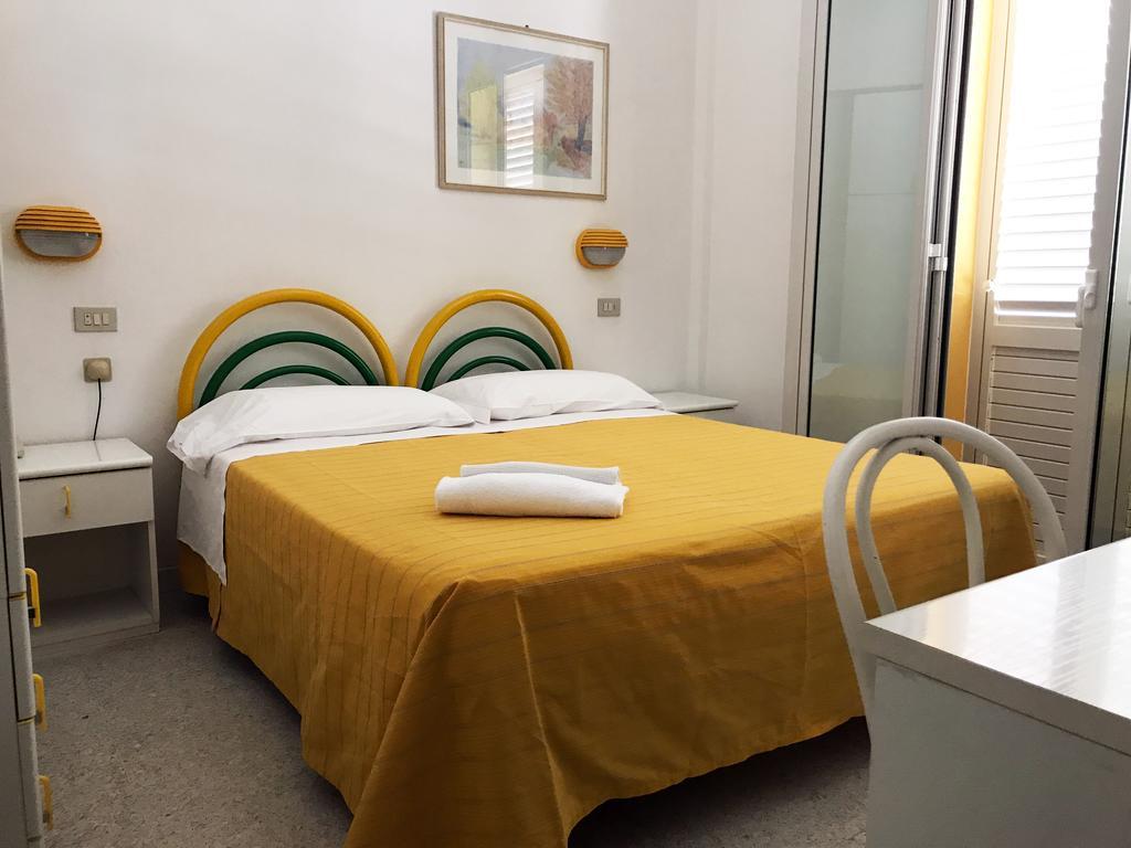 Hotel Vienna Senigallia Buitenkant foto