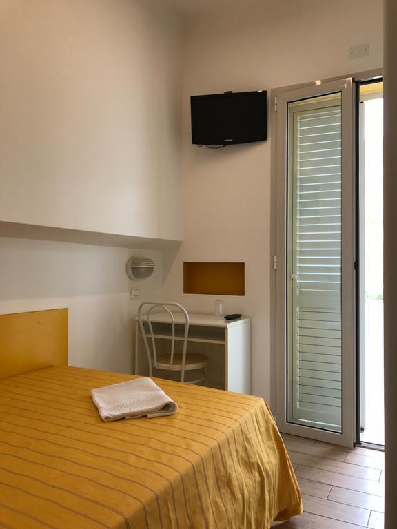 Hotel Vienna Senigallia Buitenkant foto