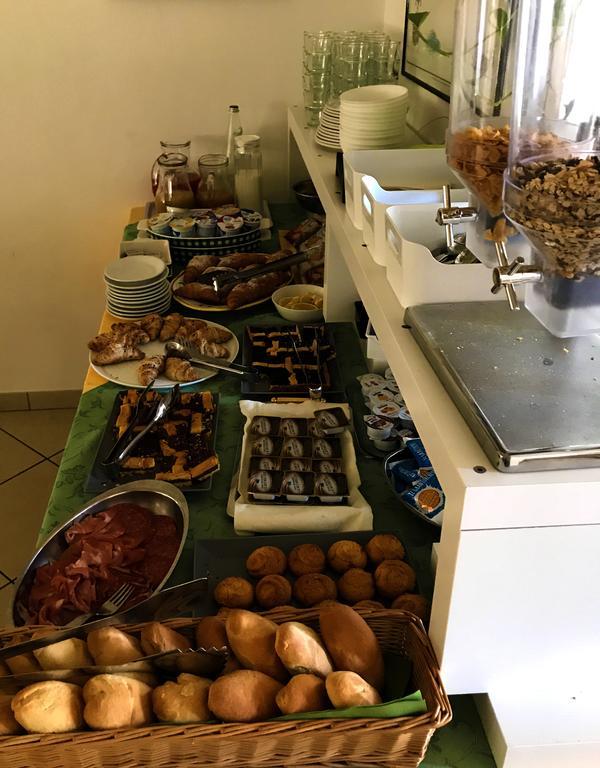 Hotel Vienna Senigallia Buitenkant foto